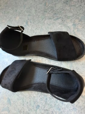 Minimalistische sandalen maat 36
