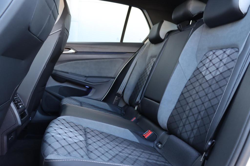 Volkswagen Golf 1.5 etsi r-line 150pk dsg7