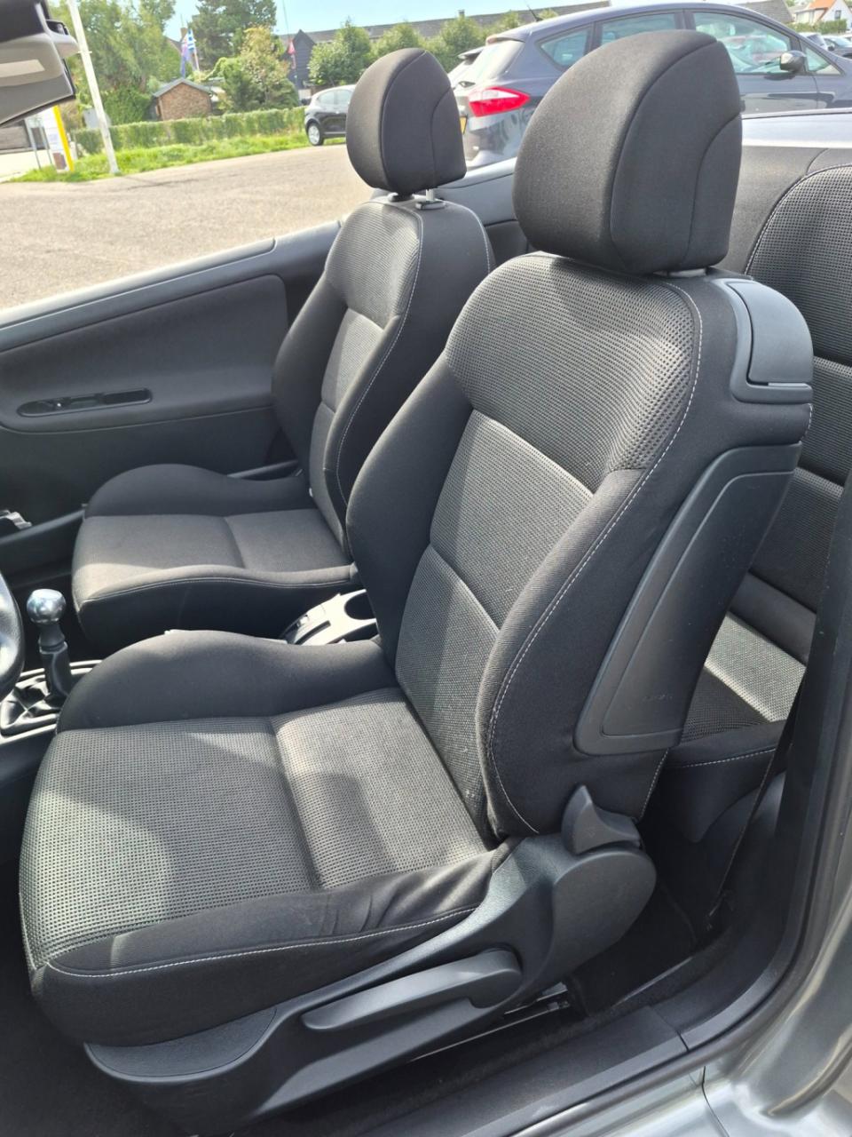 Peugeot 207 cc 1.6 vti première