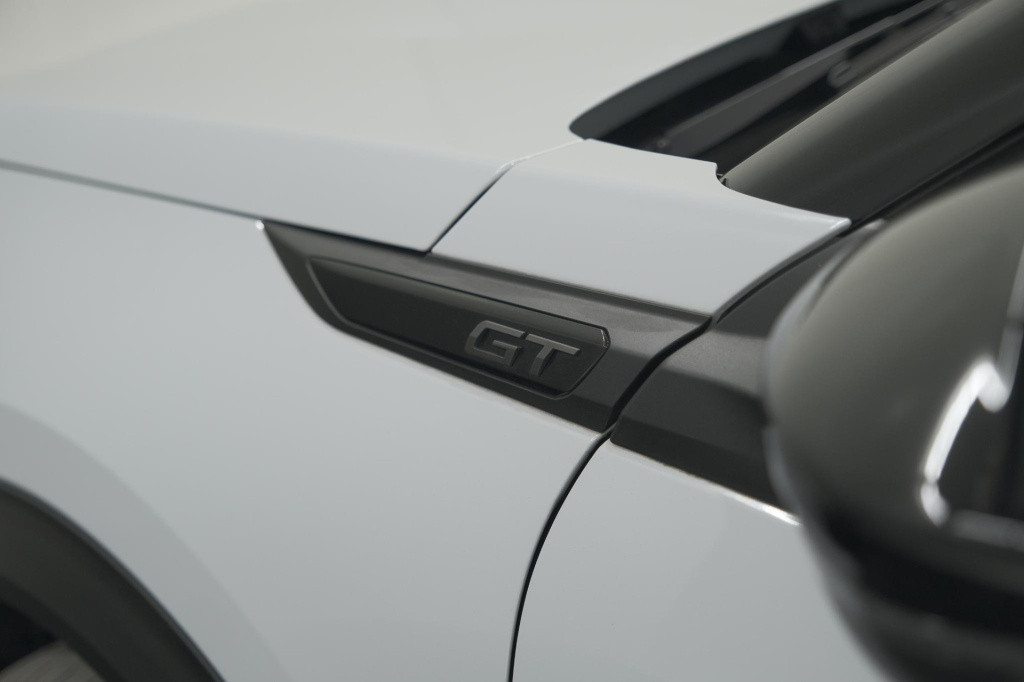 Peugeot 2008 puretech 130 eat8 gt | camera | apple carplay | parkeersensore