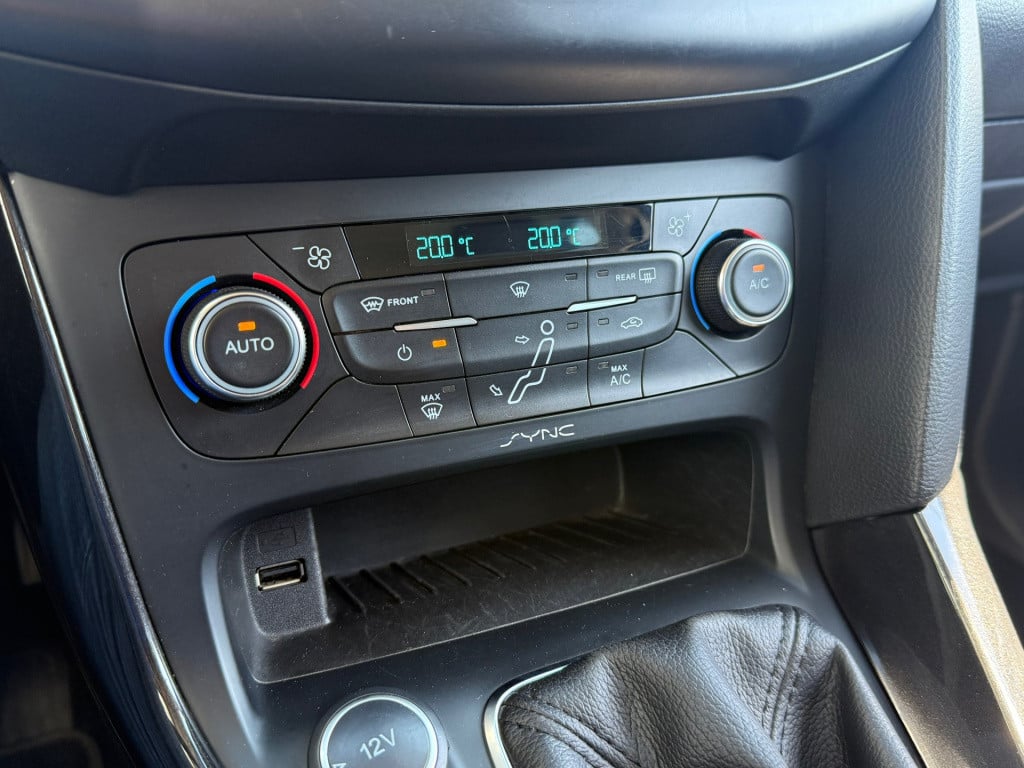 Ford Focus wagon 1.5 titanium edition
