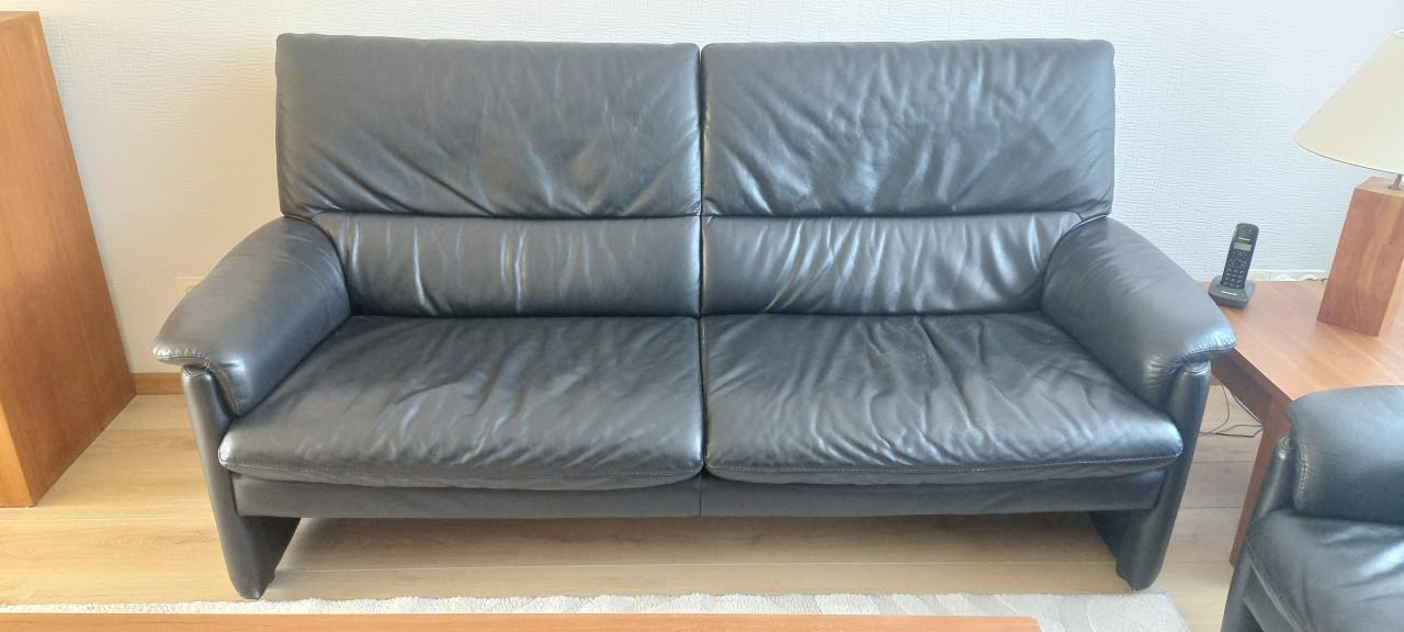 Dressoir, tv-meubel, salontafel, hoektafel, banken en eettafel met stoelen