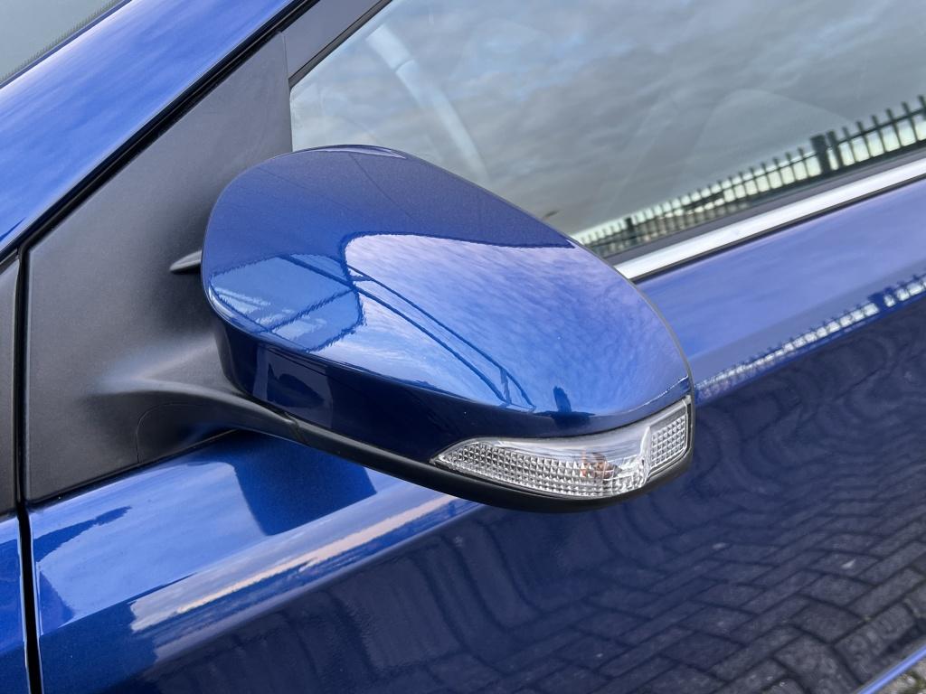 Toyota Auris 1.8 hybrid bus. pro