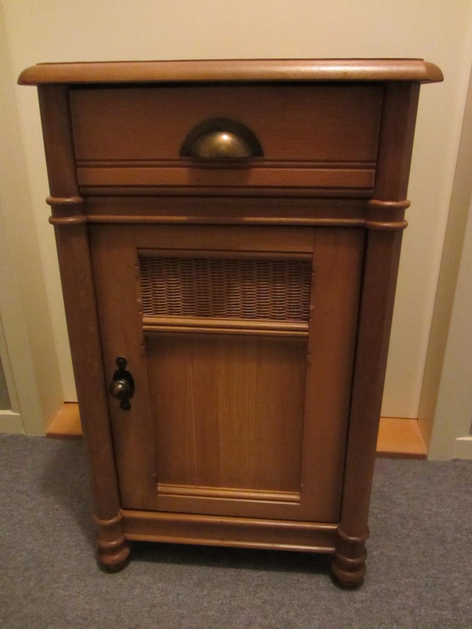 Te koop 2x nachtkastje