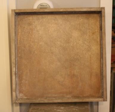 Houten bakje met metalen binnen rand