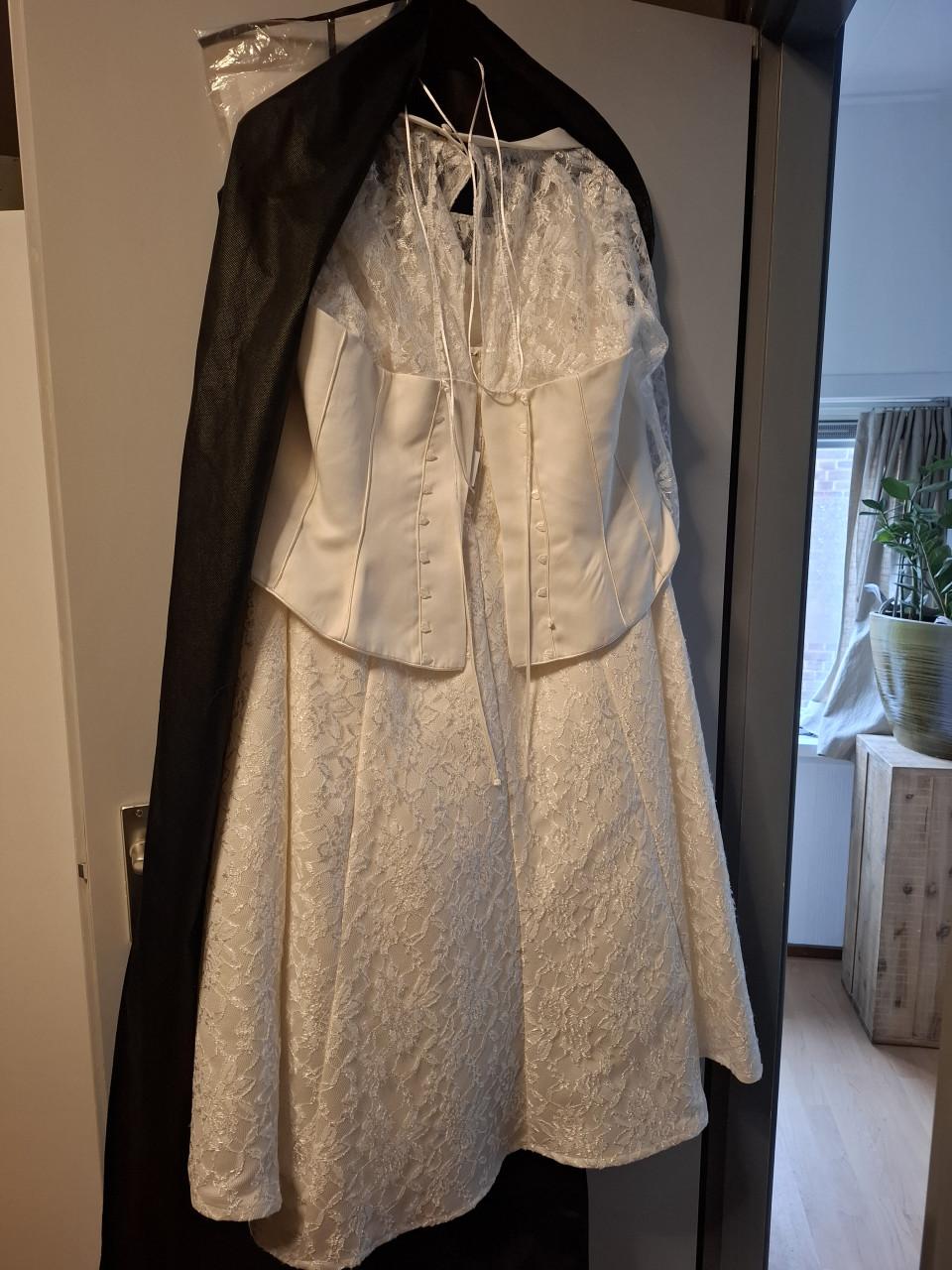 Trouwjurk losse rok en top