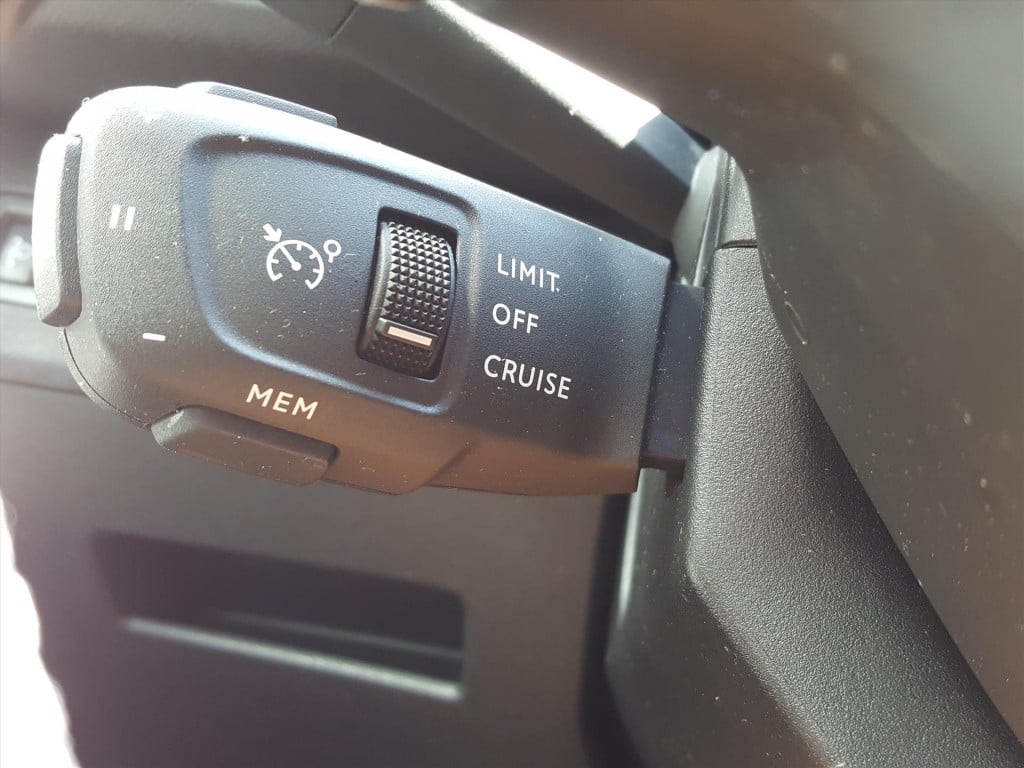 Peugeot 3008 1.2 puretech 130pk s&s eat8 allure | navi | bt | applecarplay&