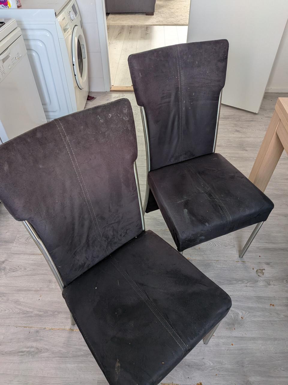 Eetkamer tafel + 4 stoelen GRATIS op te halen