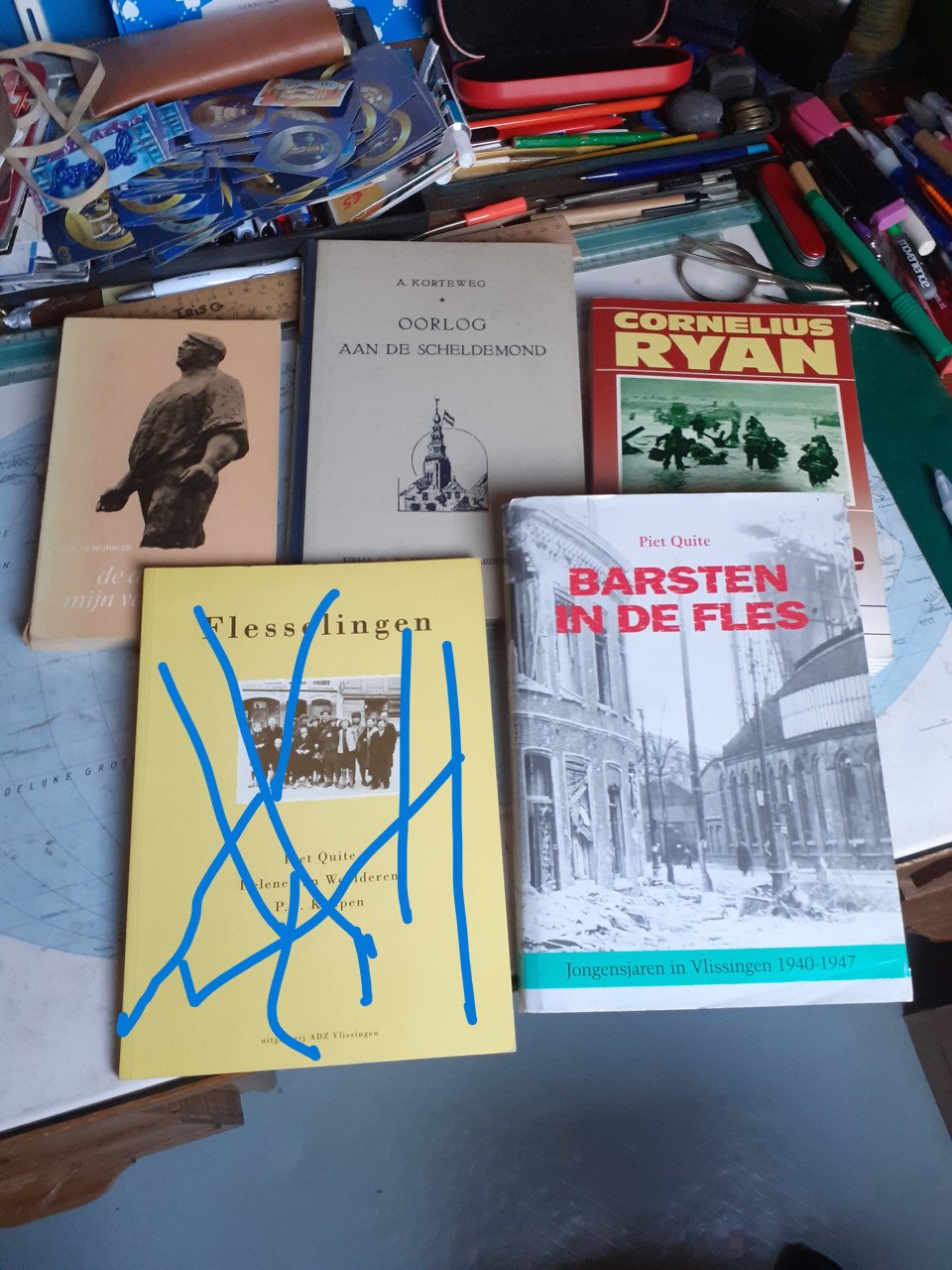 4 Oorlogs boeken W.o.:  Barsten in de fles 1945-1947