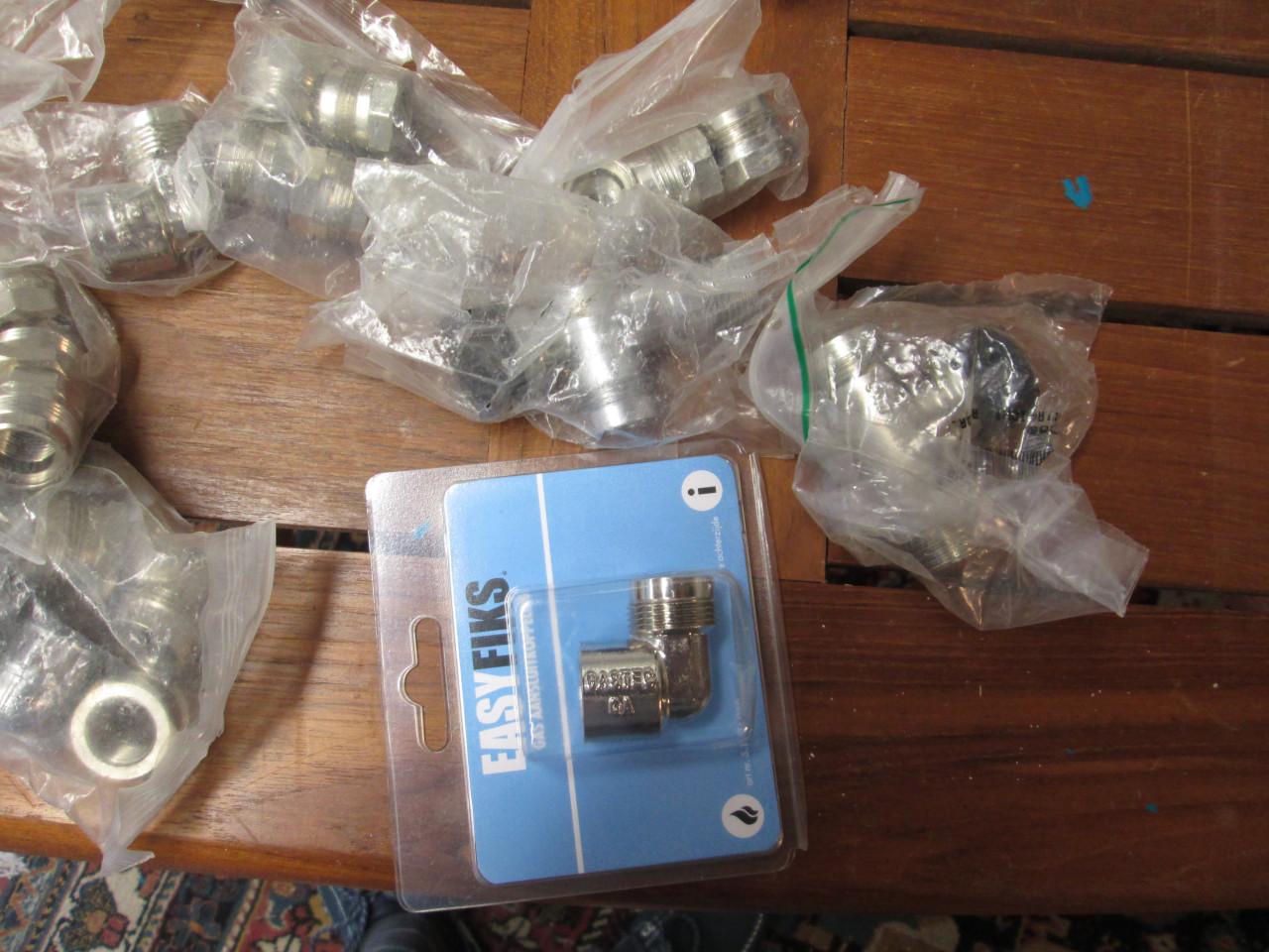 Heleboel gas koppelingen en aansluitingen NIEUW