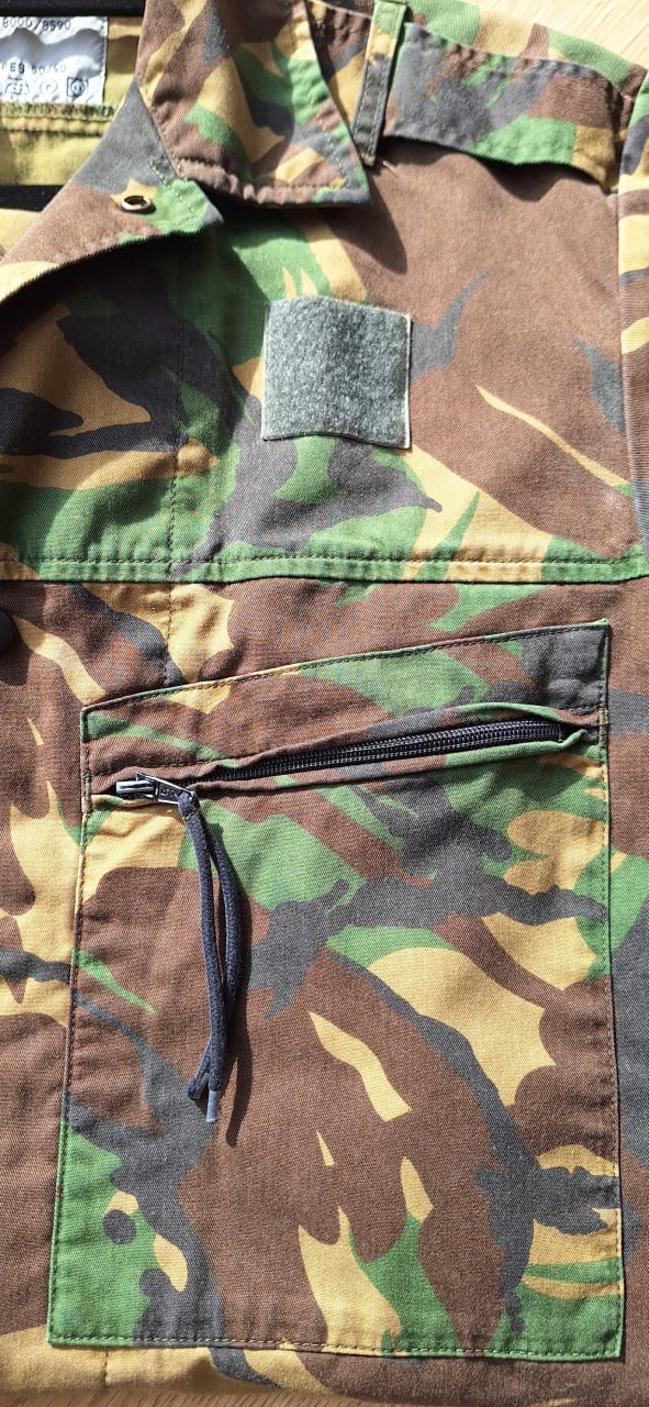 Camouflage Jagers outfit. Jas, Broek en Riem Maat M/L
