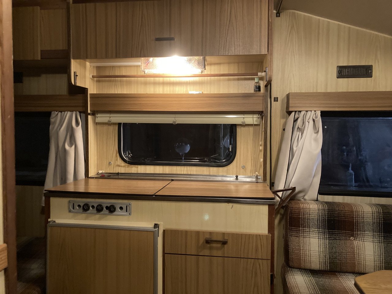 Caravan Chateau met voortent en eigen kenteken!!
