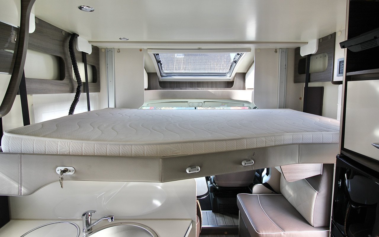 Mc Louis Carat 473, 2020, 86.172km, jaar APK, 3m gar, beurt, carplay setje