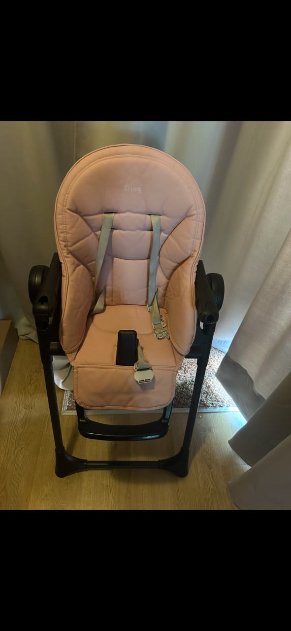 Kinderstoel geschikt vanaf geboorte.