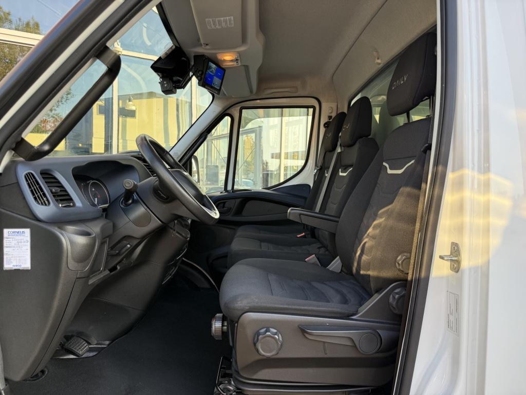 Iveco Daily 35c18h 3.0 410 bakwagen met laadklep | vol opties | trekhaak | 