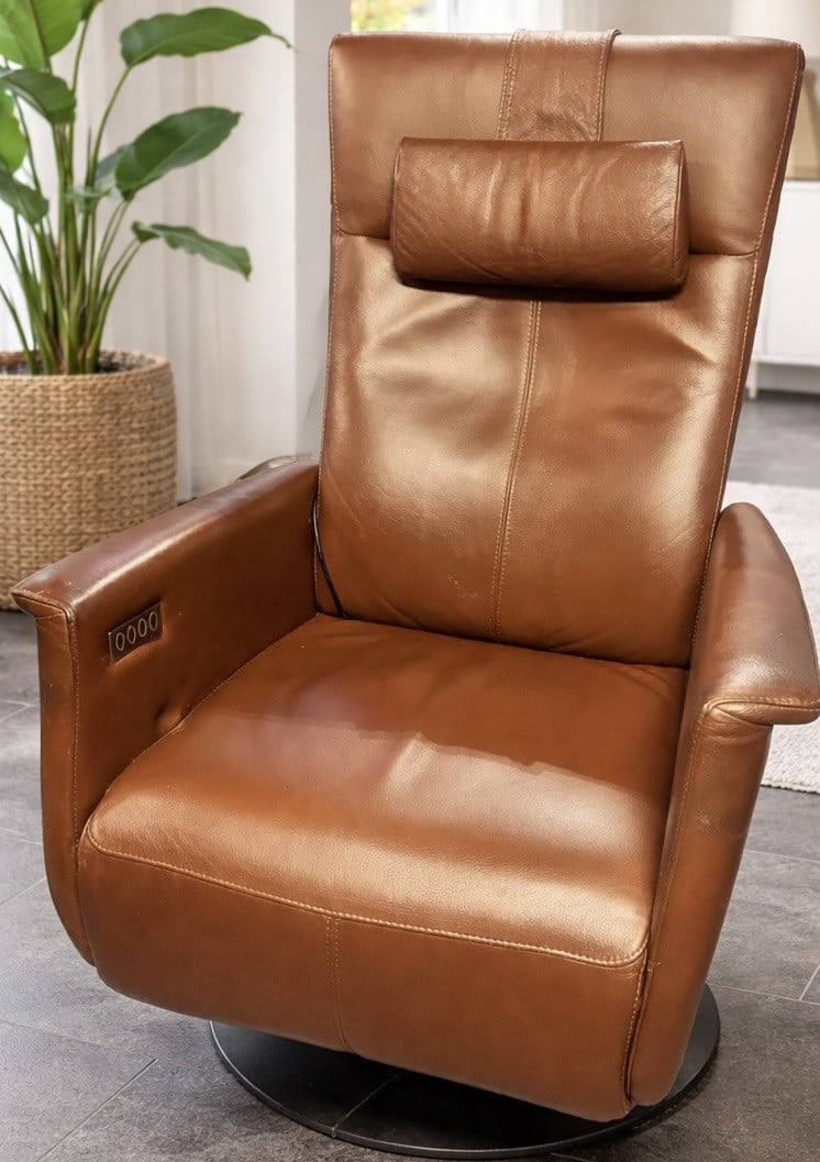 Mooie Prominent sta op stoel/ relax fauteuil in cognac kleur