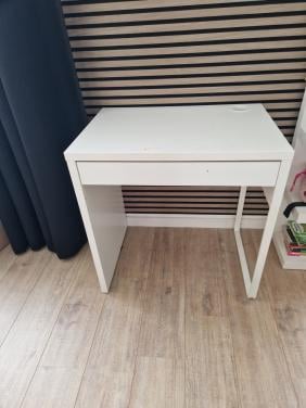 Klein bureautje / toilettafel wit