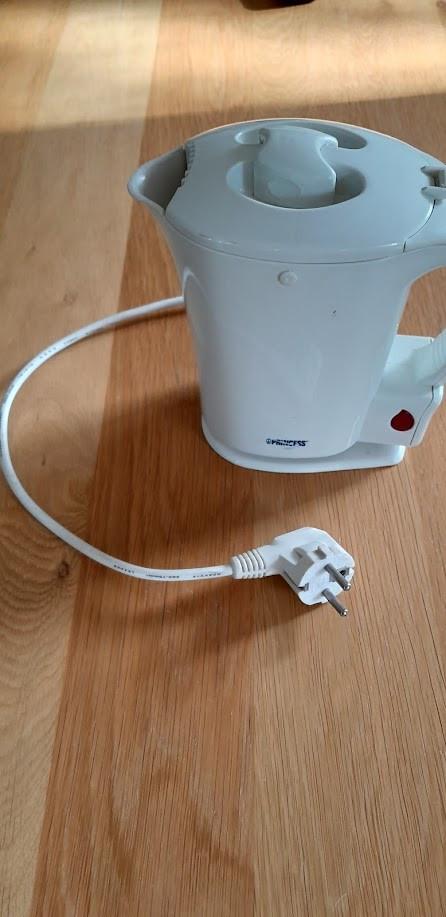 Te koop in Vlissingen; kleine waterkoker