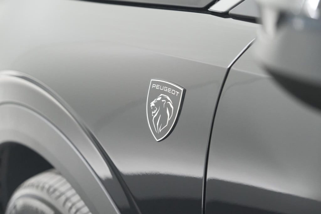 Peugeot 5008 1.2 hybrid 145 gt | panoramadak | camera | elektrische achterk