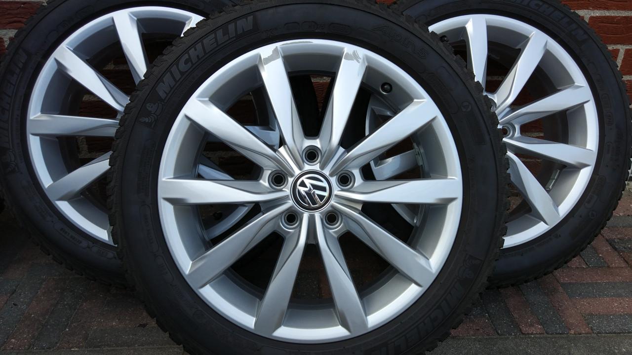 VW Golf Winterbanden + Dijon Velgen 17 inch Orgineel Top Staat