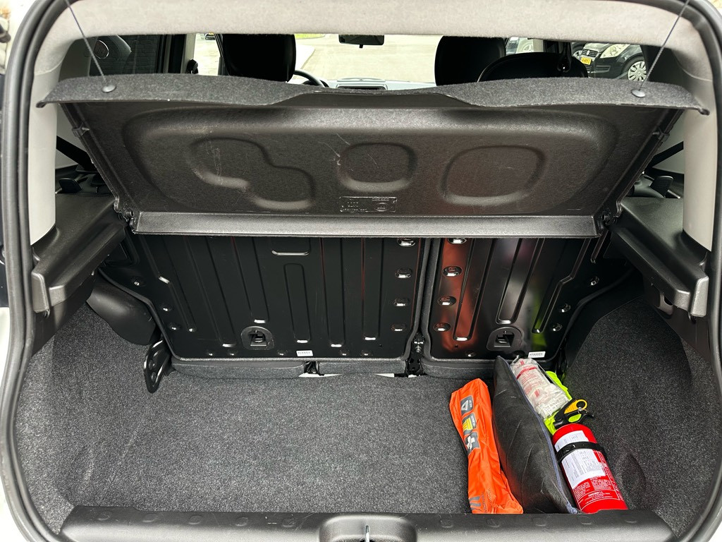 Fiat Panda 1.0 hybrid red cross hybrid // nieuwstaat // 17.000km //