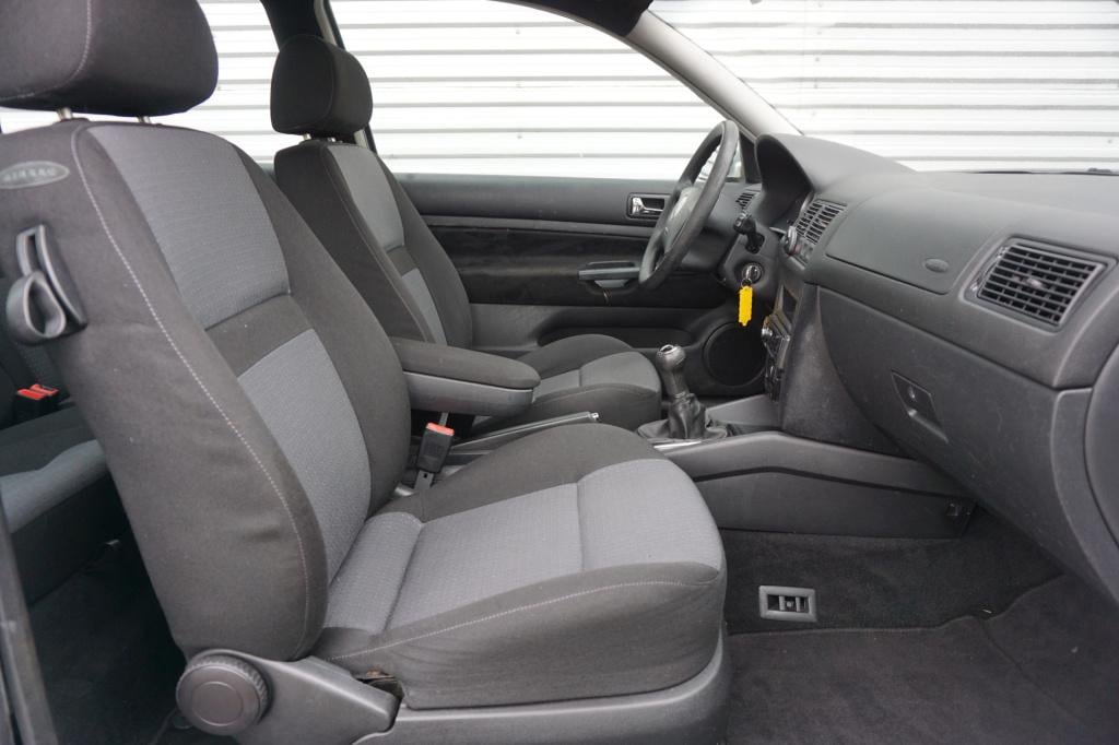 Volkswagen Golf 1.6-16v ocean airco / elektr. ramen / trekhaak / nap / apk 