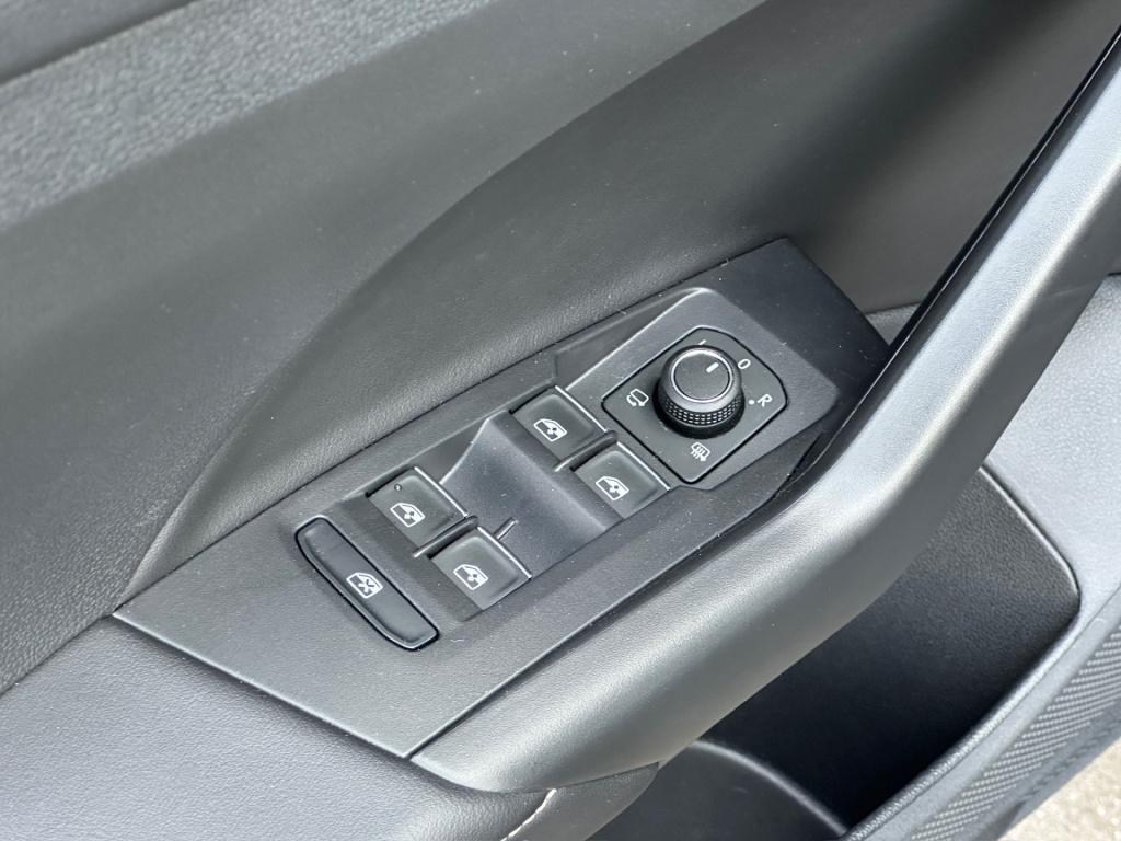 Volkswagen T-cross 1.0 tsi life | navi | climate | led | stoelverwarming | 