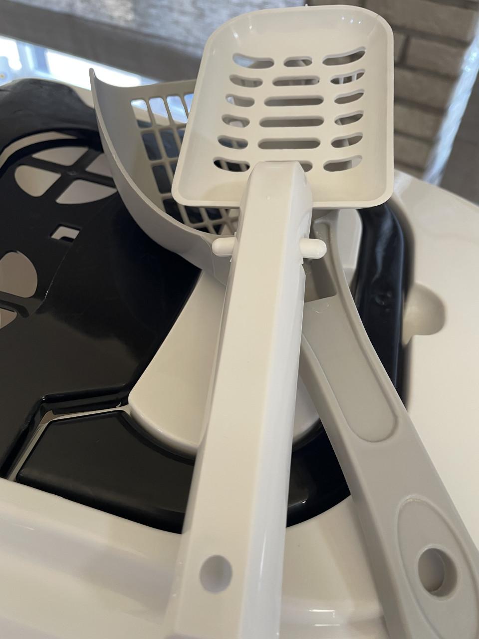 Nagenoeg NIEUWE MODERNA Kattenbakken met Schep IZGS!!