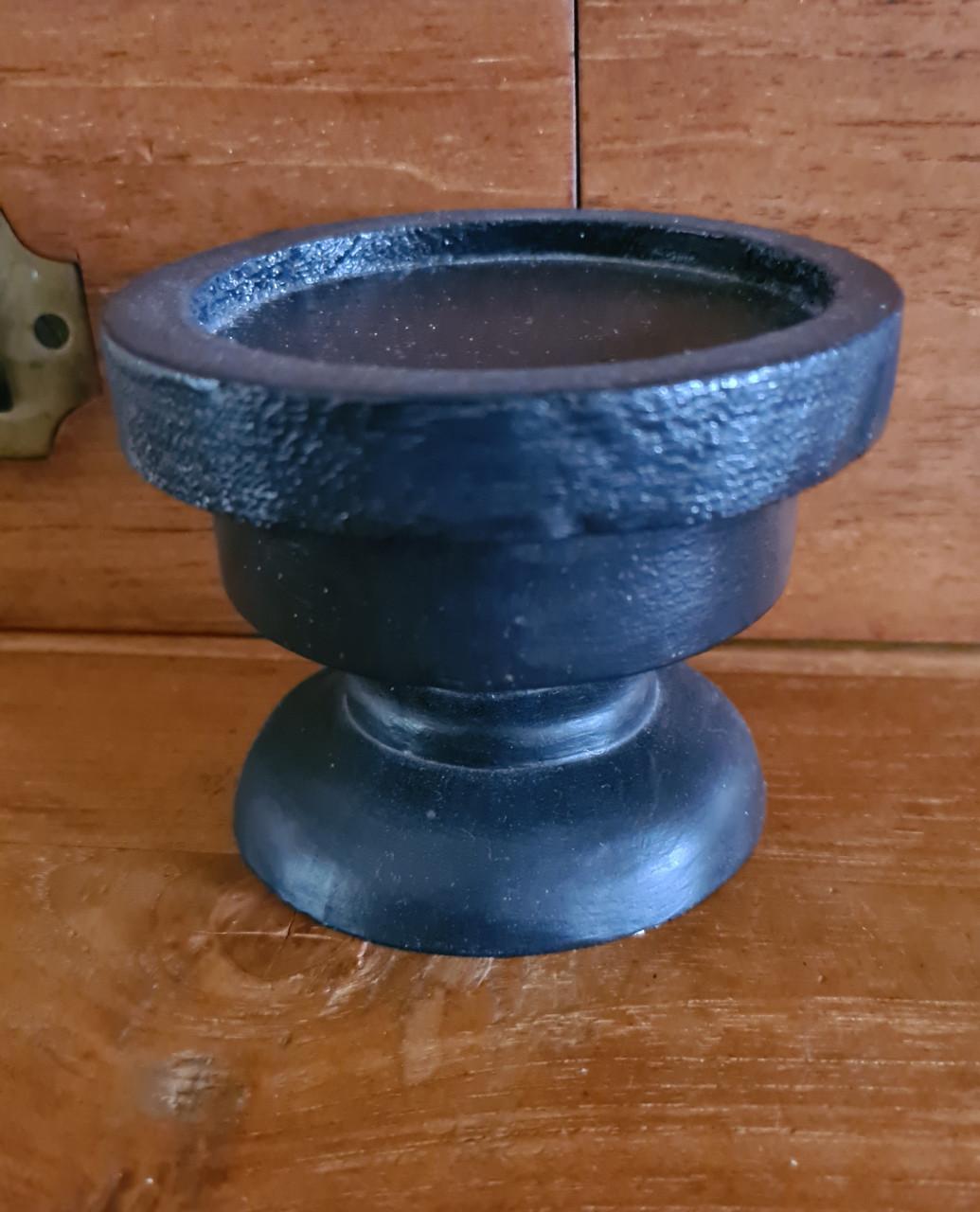 Brocante glazen stolp met zwarte houten voet