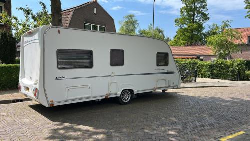Zeer complete Sterling Eccles Jade caravan uit 2007 met mover en voortent