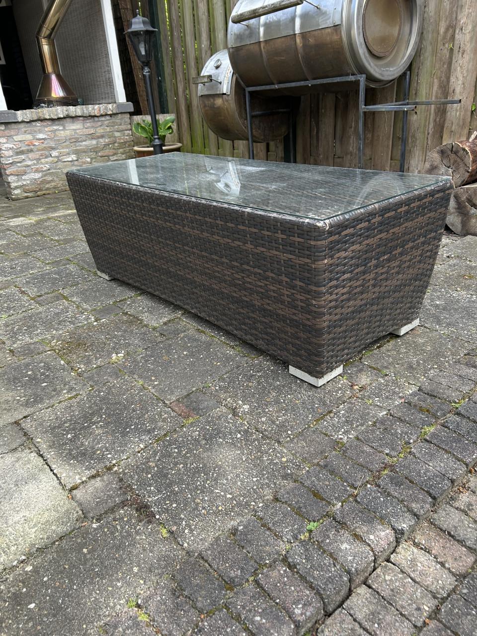 Tuintafel met glasplaat gratis