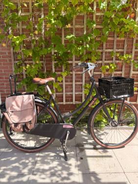Gazelle dames fiets zwart.