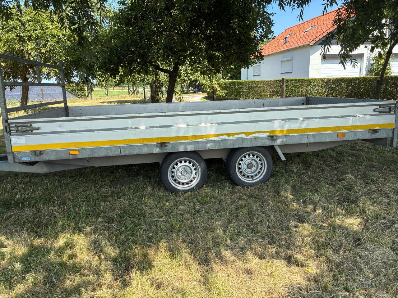 Hapert plateauwagen (4 x 2 mtr)