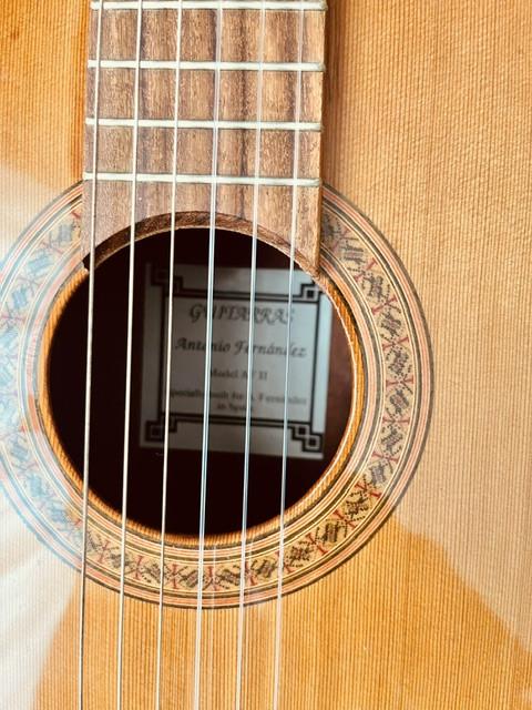 Oudere klassiek gitaar met koffer  1973