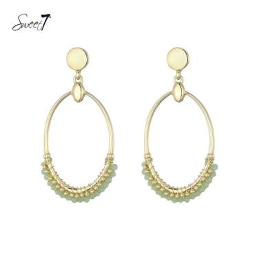 Goudkleurige oorhangers met mint groene kralen