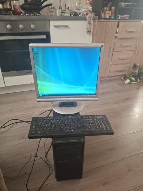 Pc: i3 quadcore, 6gb ram. Incl. Scherm