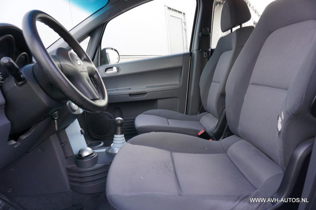 Mitsubishi Colt 1.5 invite automaat