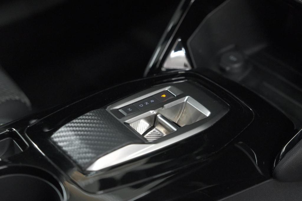 Peugeot 2008 1.2 hybrid 145 gt | camera | apple carplay | parkeersensoren