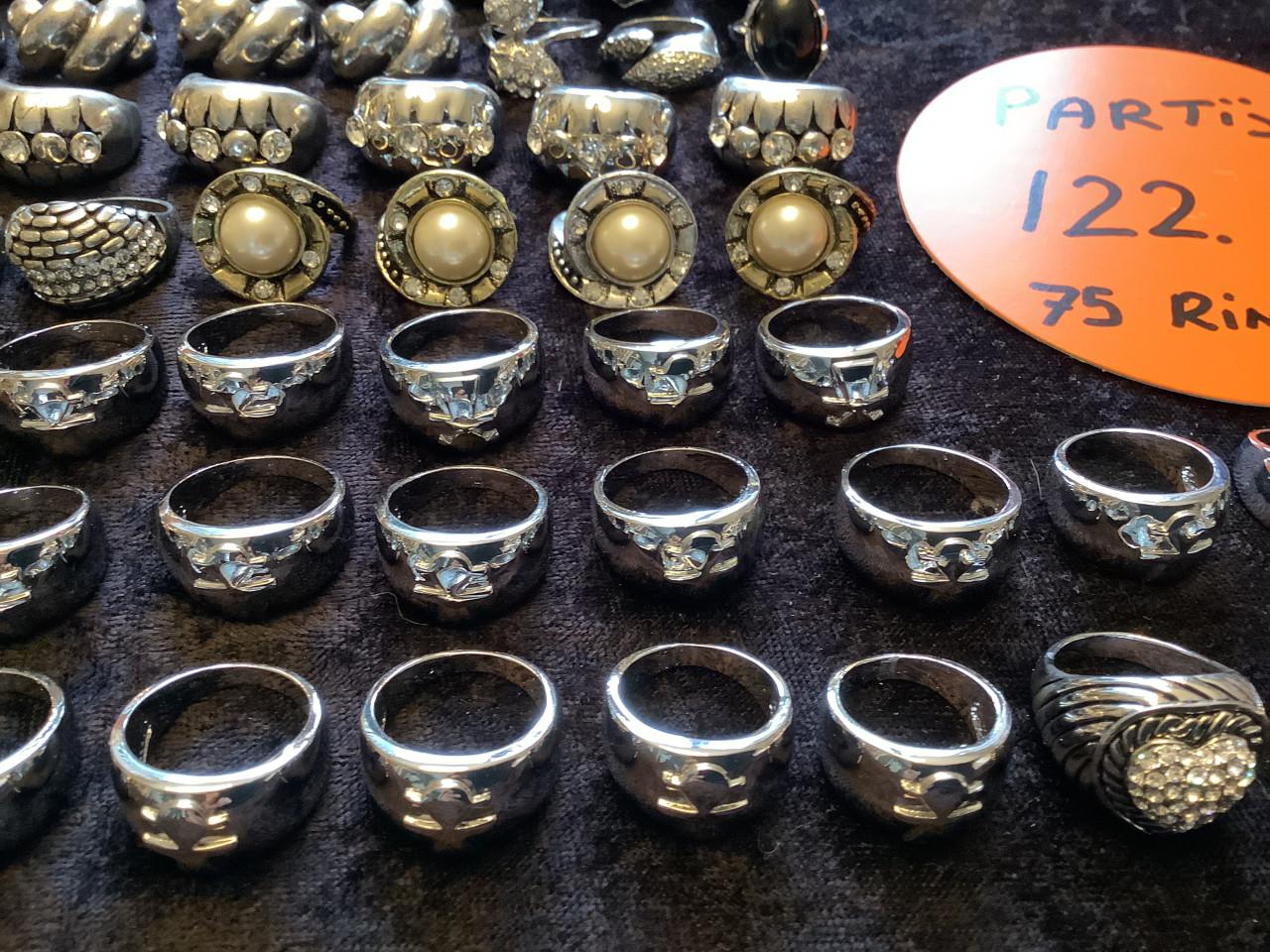 Partij hele mooie ringen ( partij 122). AANBIEDING !!!!!!!