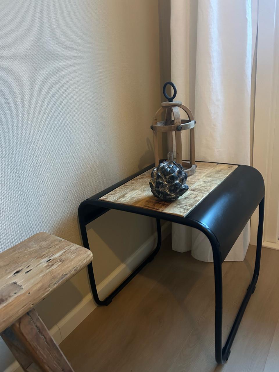 Industriële bijzettafels mangohout & metaal set van 2 (50×50×50 cm)z.g.a.n.