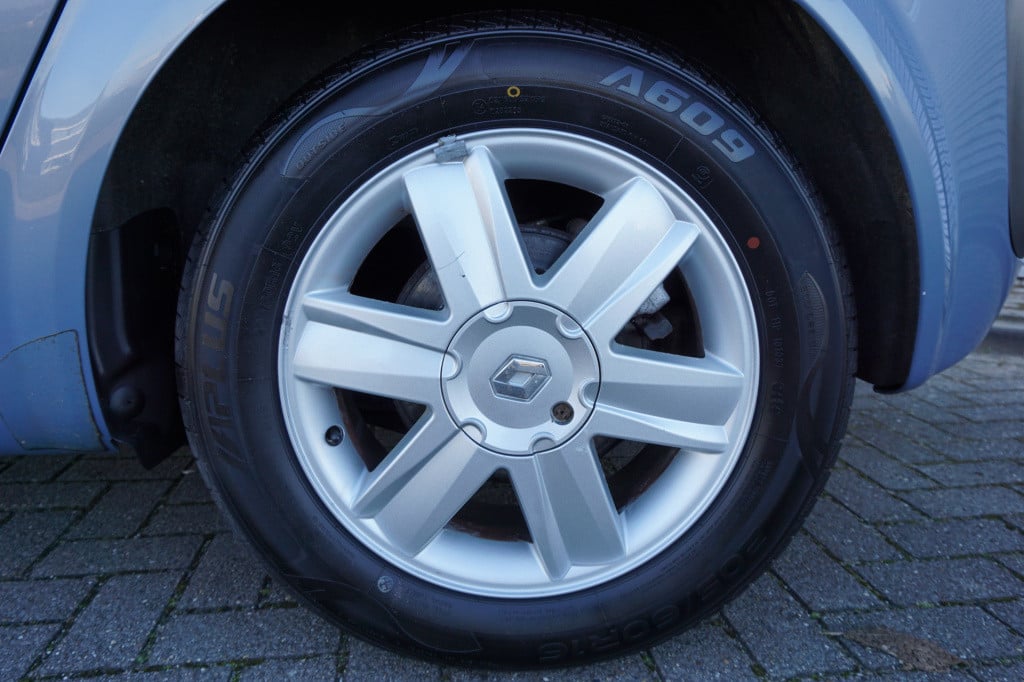 Renault Scenic 2.0-16v tech line climate / cruise / trekhaak / lm velgen / 