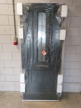 Nieuwe hardhouten voordeur