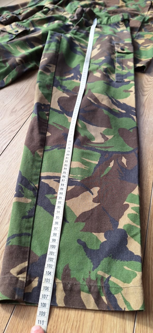 Camouflage Jagers outfit. Jas, Broek en Riem Maat M/L