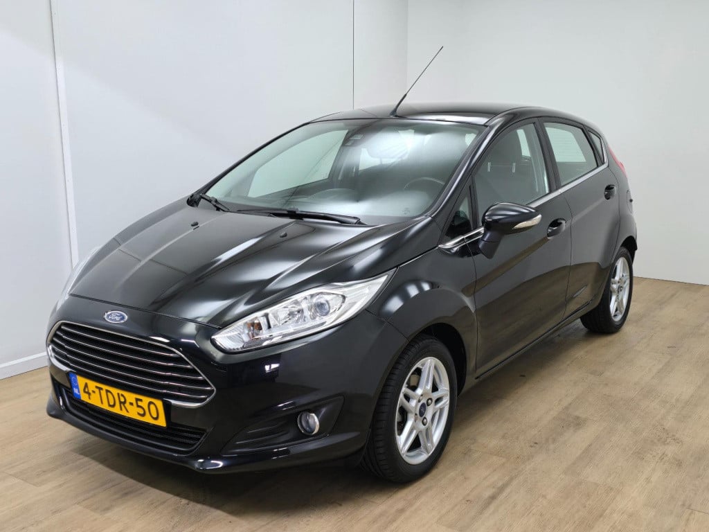 Ford Fiesta occasion titanium uitvoering met cruisecontrol en bluetooth | t