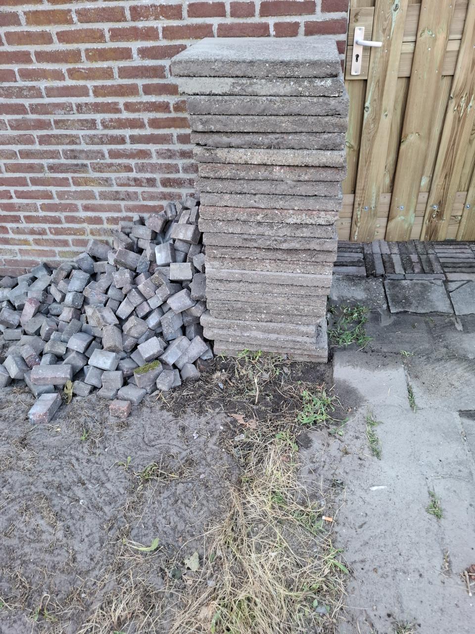 Aangeboden verschillende soorten bestrating en vloer tegels