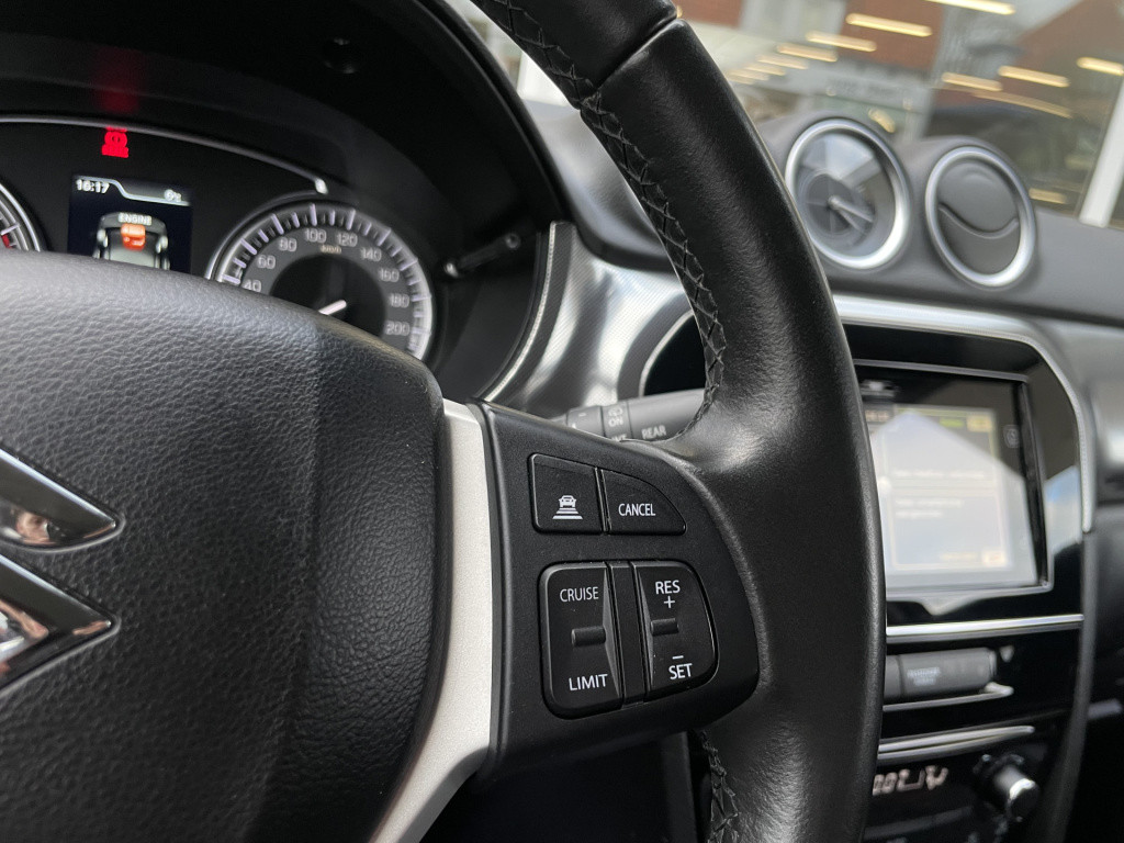 Suzuki Vitara 1.4 boosterjet style smart hybrid