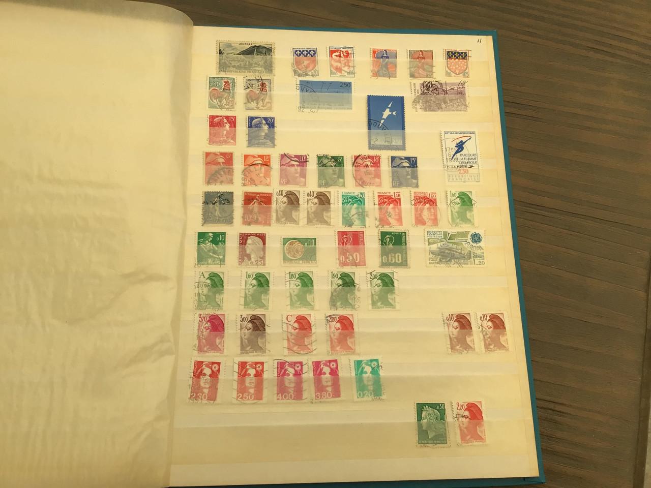 Postzegels uit diverse landen