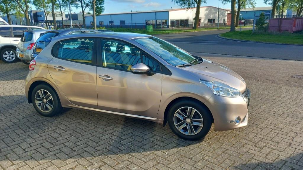 Peugeot 208 1.2 e-VTI Envy AUTOMAAT !!! 5drs 2013 airco-lm velgen
