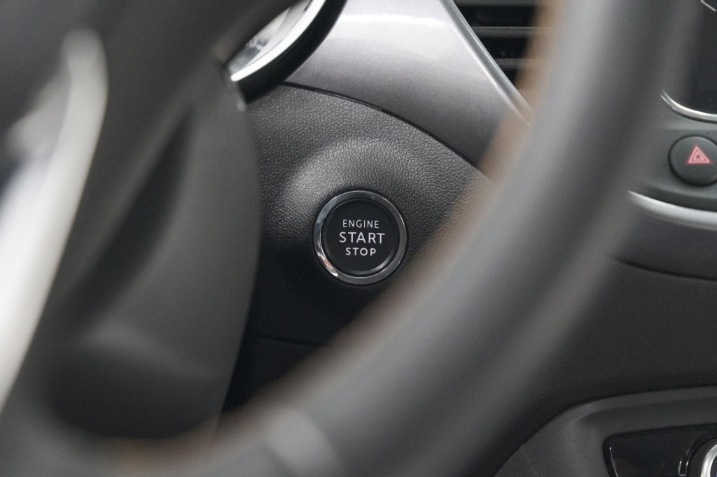 Opel Crossland X 130 turbo at6 innovation | camera | dodehoekdetectie | app