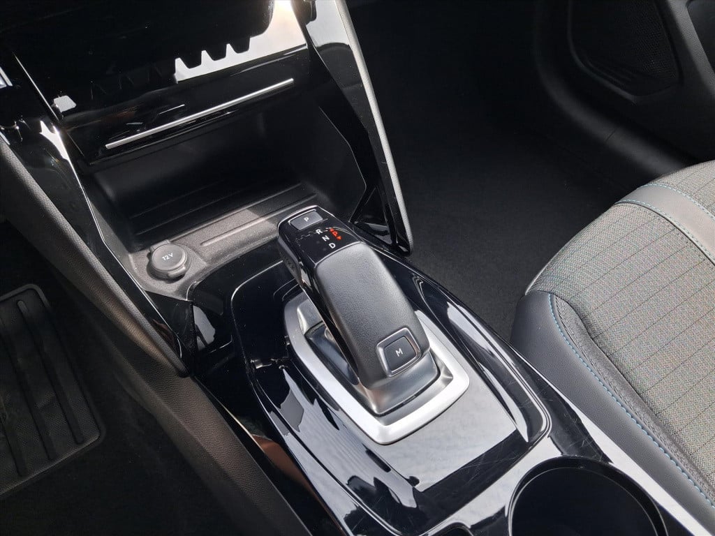Peugeot 208 1.2 puretech 100pk eat8 allure pack | navi | bt | parkeersens. 